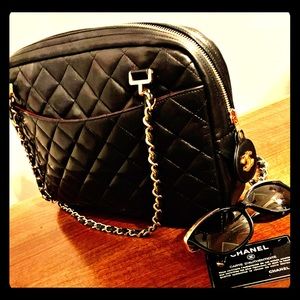 CHANEL Black Quilted Chain Shoulder Bag